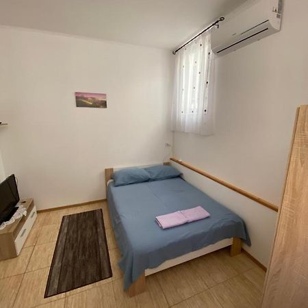 Апартаменты Studio-Apartman Aurora Пула Экстерьер фото