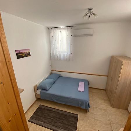 Апартаменты Studio-Apartman Aurora Пула Экстерьер фото